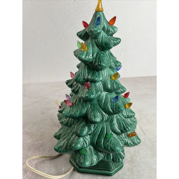 Vintage 70s Ceramic Hand painted Lighted Christmas Tree With Base Works - Picture 4 of 16
